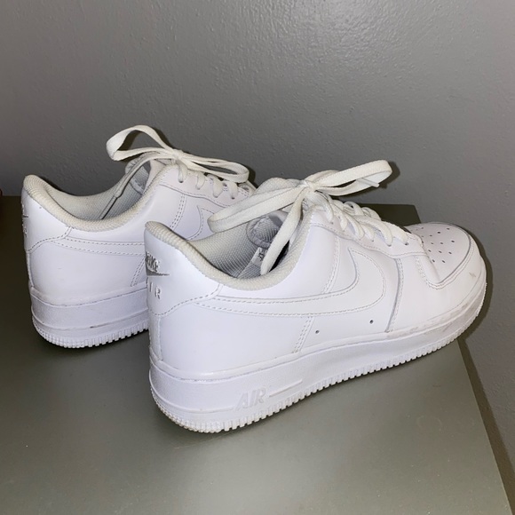 Women’s Nike Air Force 1 - Picture 2 of 4